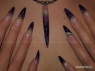 műköröm nyakékkel