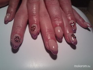 Nikinek is szivecskékkel 