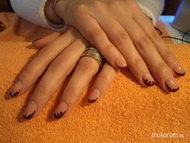 lila csillámos fekete kövekkel