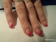 sötét pink zselé dekorálva