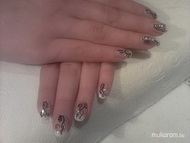 francia gél lakk diszitve 2