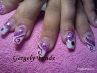 Dinának mindig pinkes