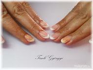 Francia tavaszváró kisvirággal