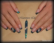 Körömhöz illő medállal