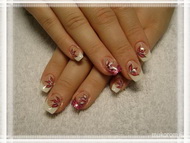 francia akril virággal