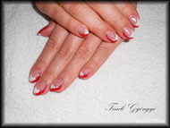 Fehér és piros kagylóval