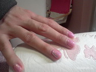 Rózsaszín gél lakkozás