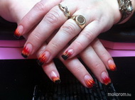 Anitának züzes köröm