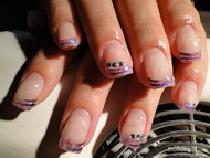 Lila csillámos kis díszítéssel Mónimnak