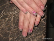 Best Nails - épített zselés akrillal díszítve