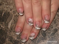 épített zselés akrillal díszítve