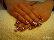 Fehér csíkos designal