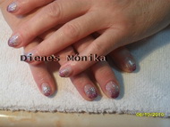 Zselés köröm dolgozó nőnek