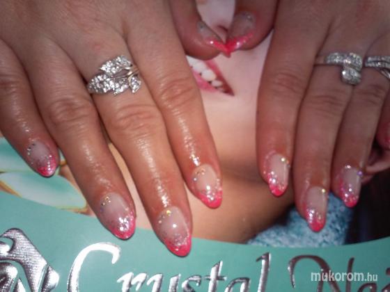 Hollo Gabriela - Pink nails - 2015-04-23 21:48