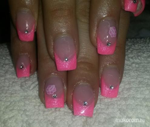 Feigel Viktória - pink kocka - 2015-04-25 16:47