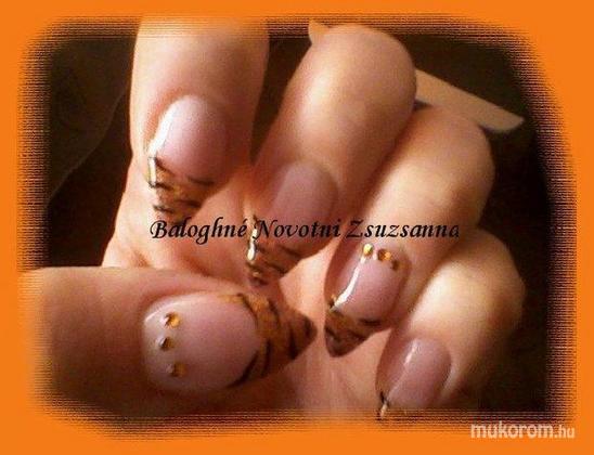 Baloghné Novotni Zsuzsanna - Csillámos zselé akrillal - 2011-03-03 17:33