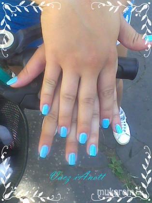 Váczi Anett - Nikinek Gel lak - 2011-07-08 17:47