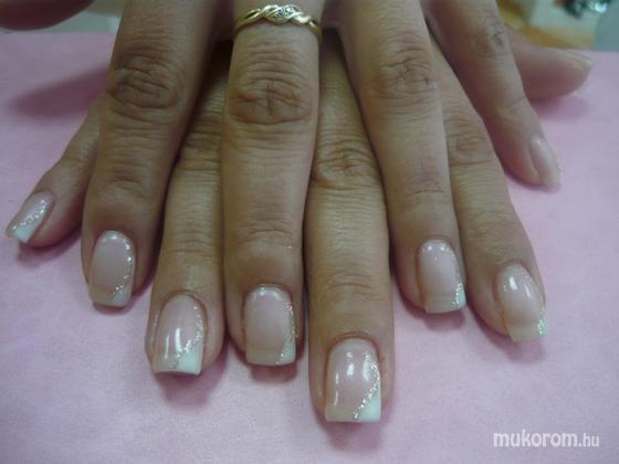 Szita Krisztina - tünde gél lakk - 2011-08-16 19:54