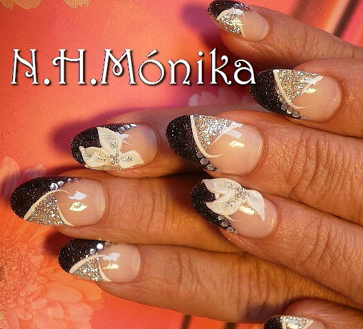 NOVÁKNÉ HARTMANN MÓNIKA - Moncsa munkái - 2010-02-27 21:30