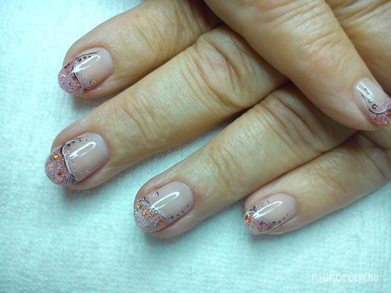 Nail Beauty körömszalon "crystal nails referencia szalon" - anyunak - 2013-09-19 22:46