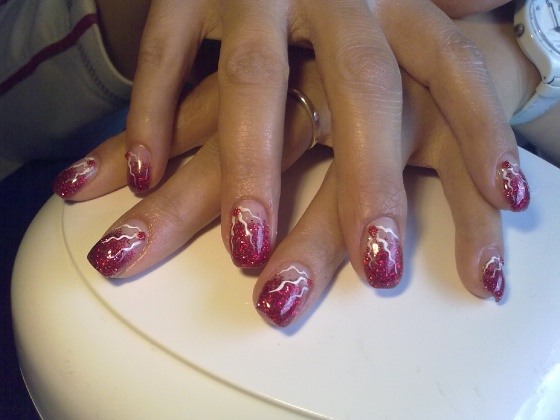 Nagy Nikolett - red nails for little red pearls - 2010-10-10 22:59