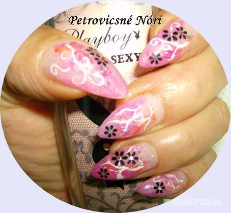 Petrovicsné  Nóri - Pink fekete virággal - 2011-07-10 18:58