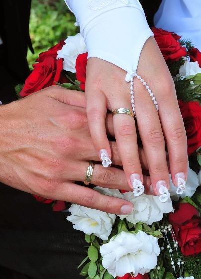 Grósz Bernadett - Esküvői köröm, porcelán virágokkal - 2009-09-24 14:44