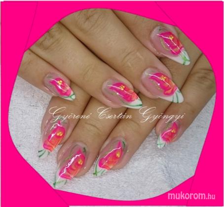 Gyöngyi Györené Csertán - Flowers nail  - 2015-10-19 21:37