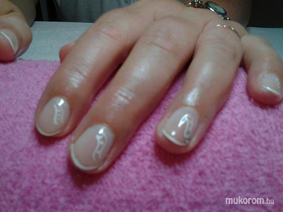 Nail Beauty körömszalon "crystal nails referencia szalon" - francia manikűr - 2011-09-15 18:47