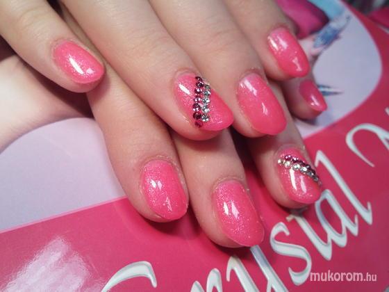 Taylor Beauty Salon Takács Rita - Bettinek ismét egy rózsaszín  - 2012-05-08 20:49