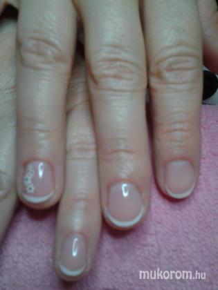 Nail Beauty körömszalon "crystal nails referencia szalon" - gél lakk - 2012-05-11 21:18