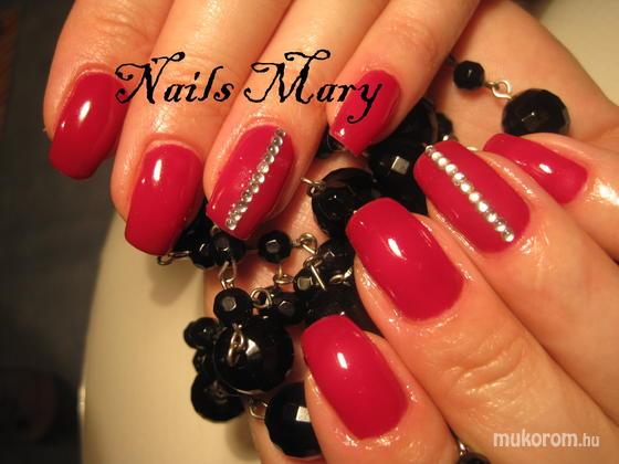 Nails by Mary Saloon - Piros gel lac - 2014-01-12 11:52