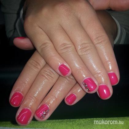 Kiss Eszter - gel lakk es swarovski - 2014-04-21 10:32