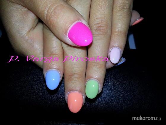 P. Varga Piroska - Barátnőm színes géllakkos körmei - 2014-09-03 09:21