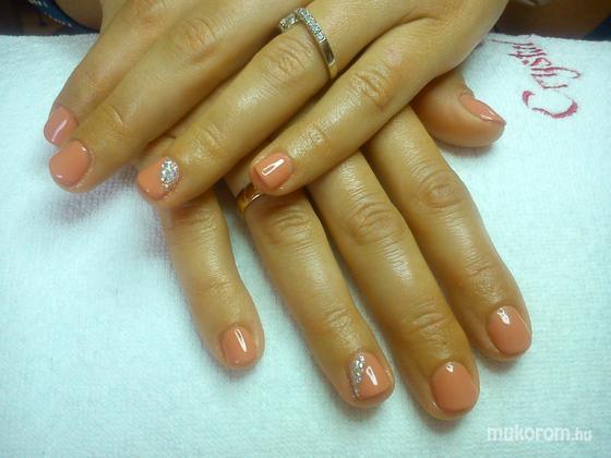 Nail Beauty körömszalon "crystal nails referencia szalon" - gél lakk  - 2014-10-15 15:21