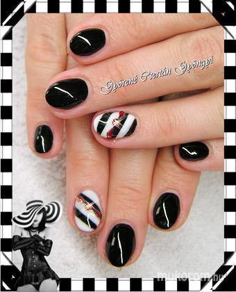 Gyöngyi Györené Csertán - Black and white nails - 2014-11-24 21:38