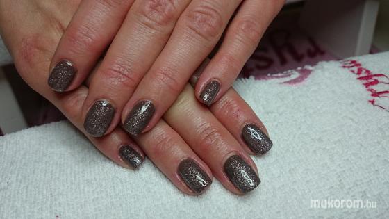 Nail Beauty körömszalon "crystal nails referencia szalon" - gél lakk - 2014-12-19 22:25