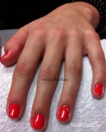 Hetyei-Béli Kata - CND Shellac - 2015-04-06 21:50