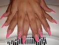 Neon pink hegyes