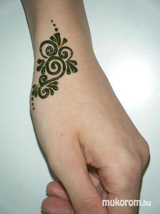 Szabady Júlia - kézfej henna - 2013-01-06 16:28