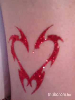 Málik  Andrea - csillám tetoválás - 2011-09-02 21:50