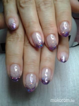 Nail Beauty körömszalon "crystal nails referencia szalon" - Saját köröm megerősítés - 2012-08-11 18:10