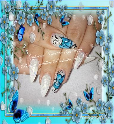 Gyöngyi Györené Csertán - White and blue nails - 2016-08-20 11:04