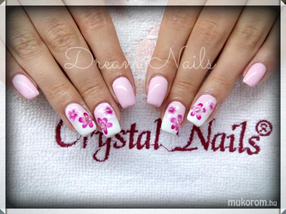 Dream Nails Körömstúdió - Bájos virágos - 2016-10-11 21:33