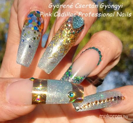 Gyöngyi Györené Csertán - Blue and gold nail art - 2018-03-03 09:36