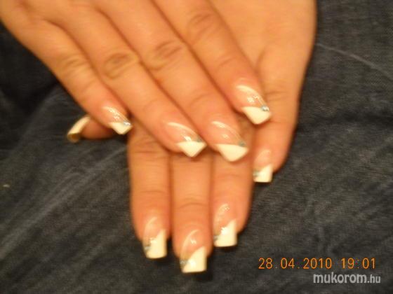 Heni nails - Lakkal díszitett - 2011-03-28 19:44