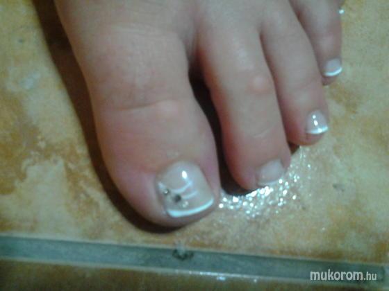 Nail Beauty körömszalon "crystal nails referencia szalon" - francia pedikűr - 2011-09-15 19:48