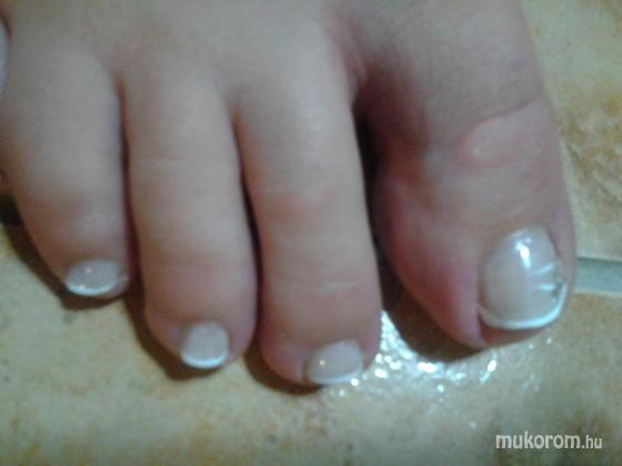 Nail Beauty körömszalon "crystal nails referencia szalon" - francia pedikűr - 2011-09-15 19:49