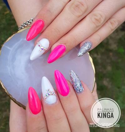 Pálinkás Kinga - Neon pink körmök fehérrel és csillámmal - 2020-06-28 20:49