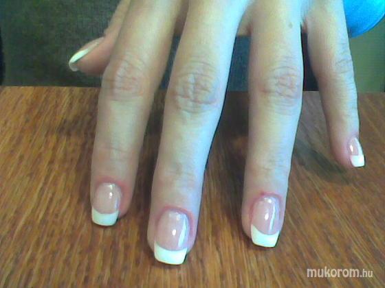 Nail Beauty körömszalon "crystal nails referencia szalon" - Vandának - 2011-06-03 20:51